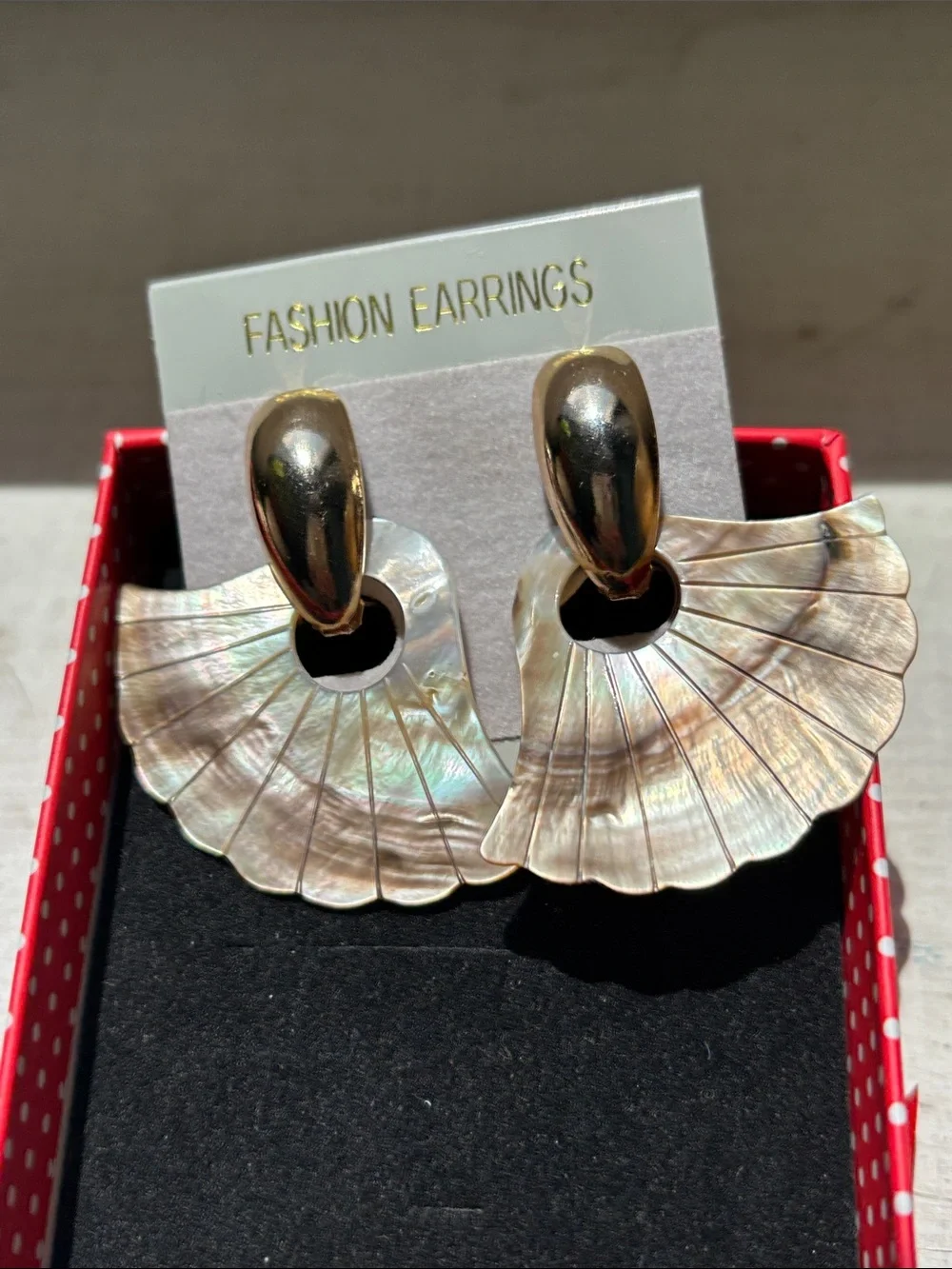 🟥MOP Fan Shape Gold Tone Earrings, Hand Carved, Iridescent W/Pink, Blue & Green